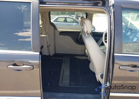 2012 Chrysler Town & Country Touring z USA, uszkodzony, nr VIN 2C4RC1BG4CR307356